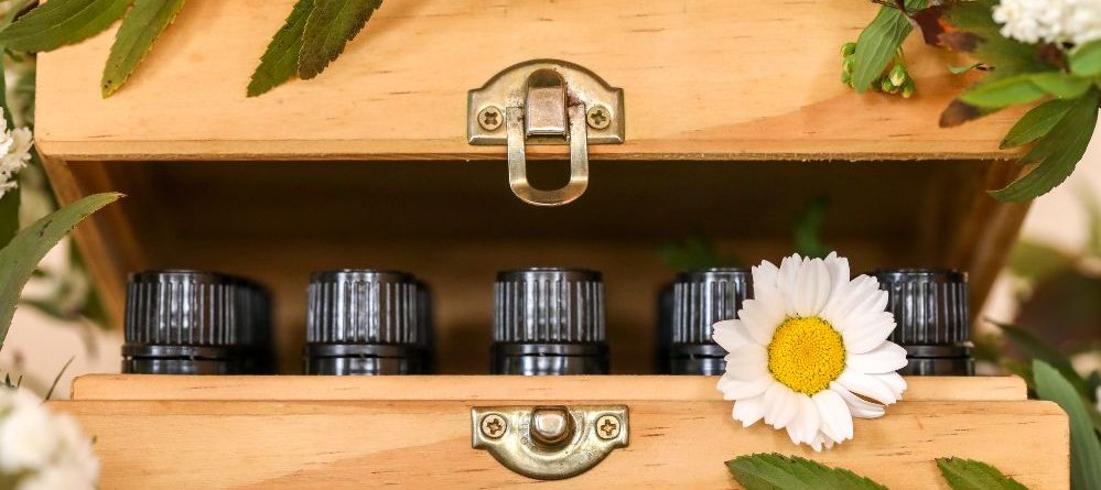 Nila Singapore Aromatherapy Bar | The Difference Between Essential Oils and Fragrance Oils